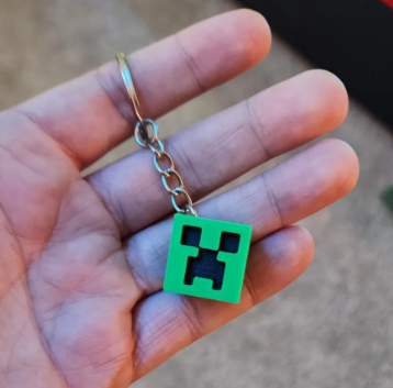 Minecraft Creeper Keychain – Pixel Power in Your Pocket!
